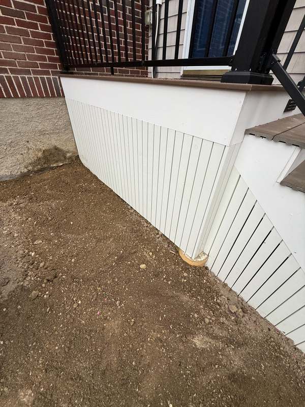 Deck skirting and support post detail